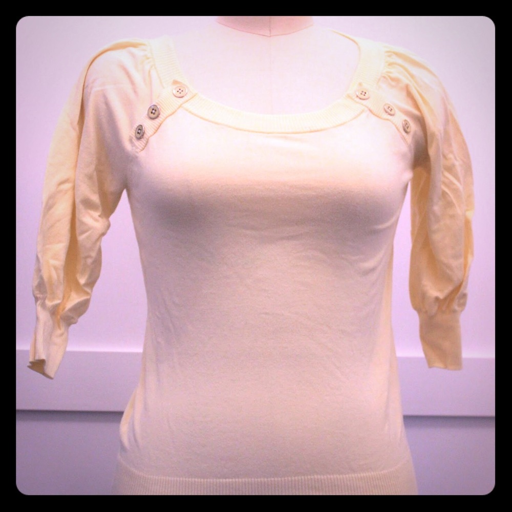 Boatneck sweater w button detail